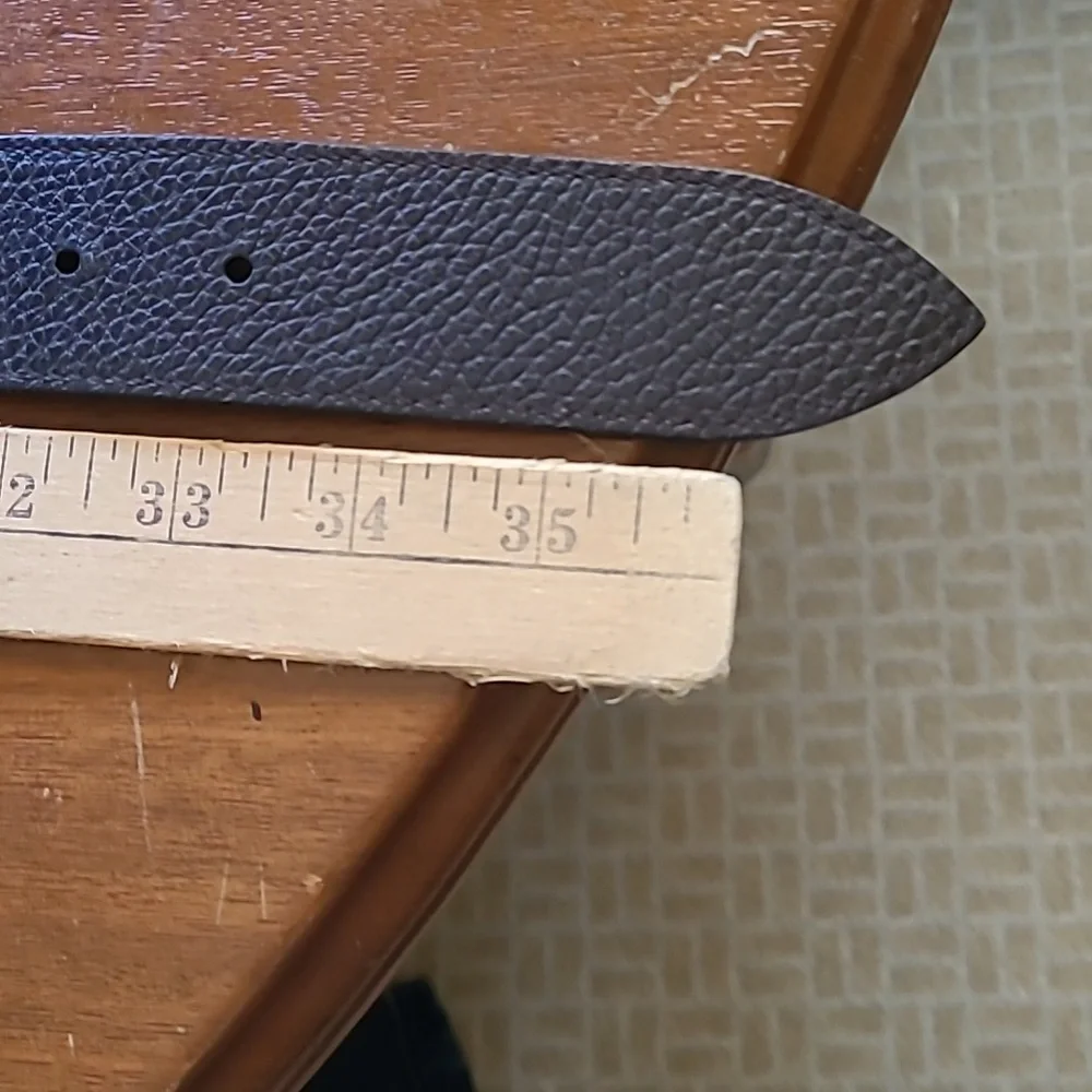 Gucci Black Belt with Gold Buckle - Picture 8 of 11